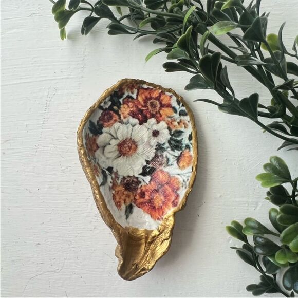 Hand Crafted Other - NWT Floral Gold 4” Decorative Oyster Shell Trinket Dish